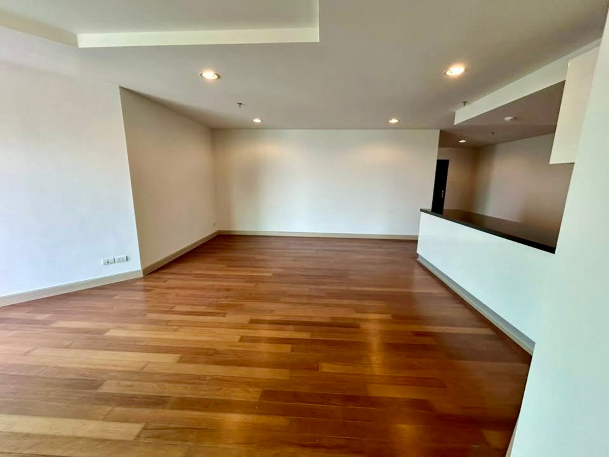 ขายคอนโดพระราม 9 เพชรบุรีตัดใหม่ RCA : ขายคอนโดหรูชั้นสูง วิวเมืองสวย ใจกลางพระราม 9 ที่ Belle Grand Rama 9 พร้อมวิวชั้น 39 ที่โปร่ง โล่ง และเป็นส่วนตัว เหมาะทั้งอยู่อาศัยเองหรือซื้อเพื่อการลงทุน