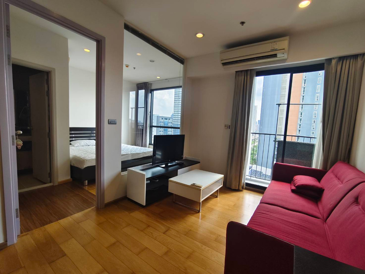 ให้เช่าคอนโดวงเวียนใหญ่ เจริญนคร : OMG2537  [ ฟิวส์ สาทร-ตากสิน ]  1 ห้องนอน สวย ติด BTS วงเวียนใหญ่ - ให้เช่า 8 มี.ค. 69