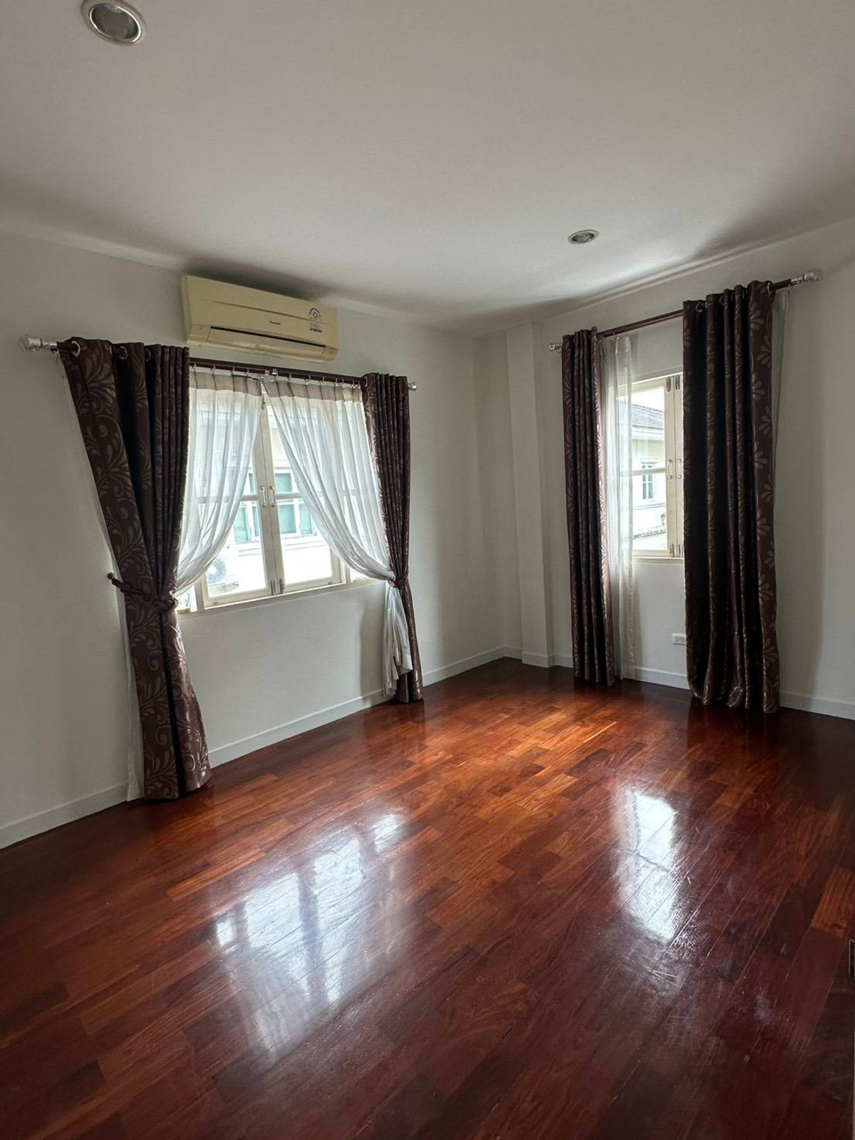 ให้เช่าบ้านสมุทรปราการ สำโรง : ปล่อยเช่าบ้านเดี่ยว นันทวัน ศรีนครินทร์ ทำเลทองติดถนนใหญ่ ใกล้ห้าง เดินทางสะดวกครบวงจร