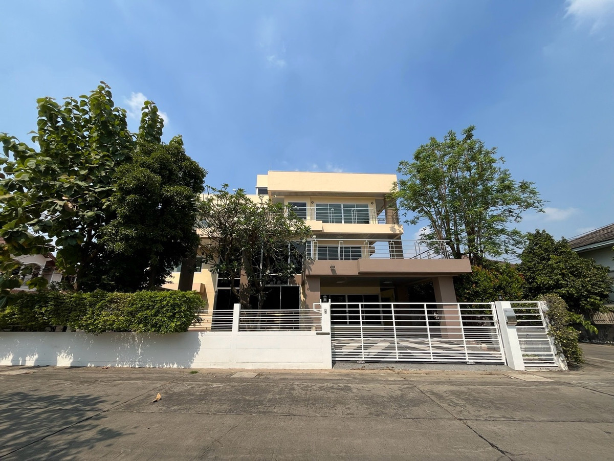 For SaleHouseBang Sue, Wong Sawang, Tao Pun : For sale, 3-story detached house, completely renovated @ Prachachuen, Wong Sawang, Bang Sue, quality materials, elegant design, meets the needs of city people, near department stores. Its all done here, in one place.