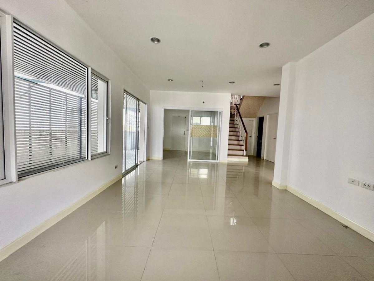 ให้เช่าบ้านมีนบุรี-ร่มเกล้า : ให้เช่าบ้านเดี่ยว โครงการ พาร์คเวย์ แอทอีซ รามคำแหง 190/1 (Parkway @Ease Ramkhamhaeng) ใกล้ถนนรามคำแหง และรถไฟฟ้าสายสีส้ม  รหัส : H8279