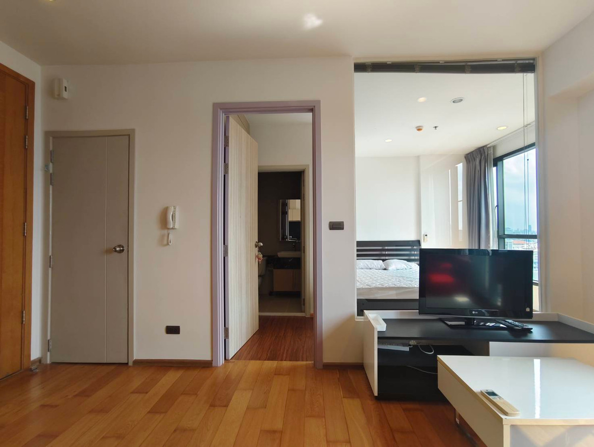 ให้เช่าคอนโดวงเวียนใหญ่ เจริญนคร : OMG2537  [ ฟิวส์ สาทร-ตากสิน ]  1 ห้องนอน สวย ติด BTS วงเวียนใหญ่ - ให้เช่า 8 มี.ค. 69