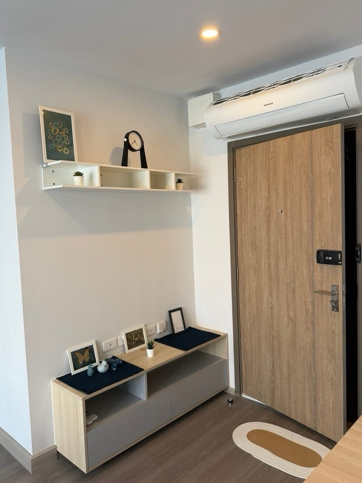 For RentCondoBangna, Bearing, Lasalle : 🏢 IDEO O2 | Condo for Rent (next to BTS Bangna 250 m.) Building C Studio 27 sq m.
💵 Rent 11,000 baht/month
📞Phat: 064-642-8664
📞Nui: 094-624-2014