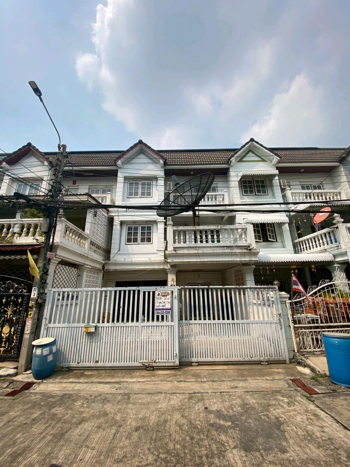 ให้เช่าทาวน์โฮมอ่อนนุช อุดมสุข : ให้เช่าทาวน์โฮม 3 ชั้น 28ตร.ว.​7นอน​3น้ำ ต้นซอยอุดมสุข 51 สภาพดี ทำเลดี เดินมา7-11เพียง100เมตร