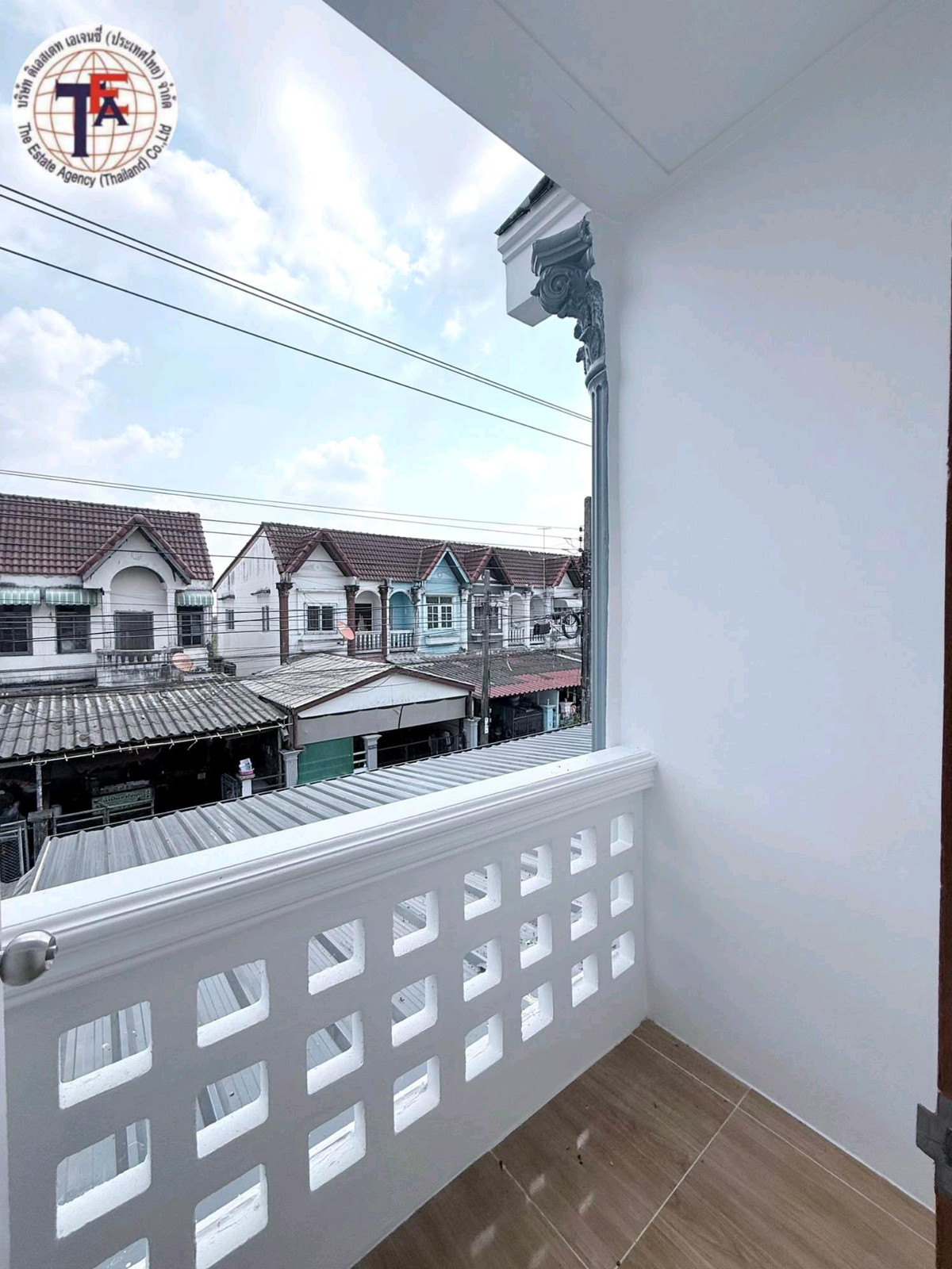 ขายทาวน์โฮมมีนบุรี-ร่มเกล้า : ขายทาวน์เฮ้าส์ 2 ชั้น หมู่บ้านเหมชาติ หลังมุม มิตรไมตรี ซอยวังอับดุลเลาะห์ หนองจอก โรงเรียนฝึกอาชีพกรุงเทพฯ  สำนักงานเขตหนองจอก โรงเรียน คาทอลิกสอนศาสนา  โรงพยาบาลเวชการุณรัศมิ์