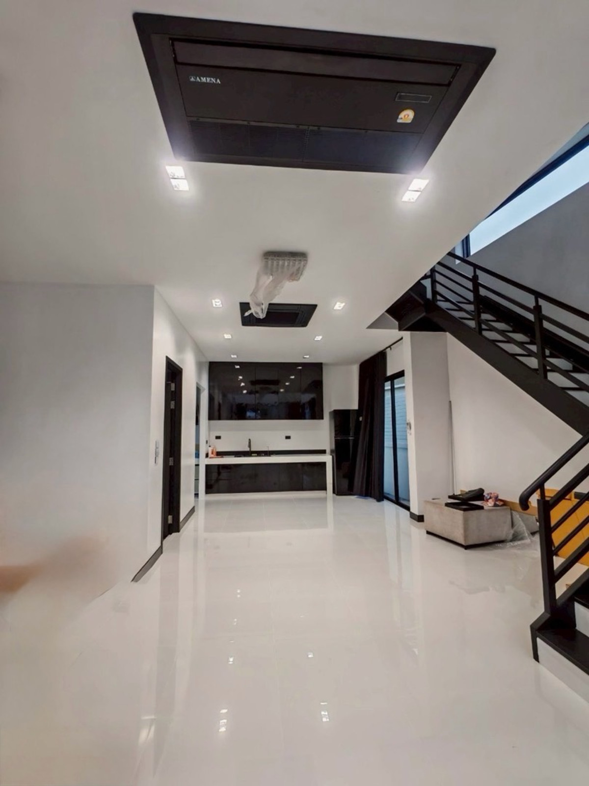 ทาวน์โฮมเลียบทางด่วนรามอินทรา : ให้เช่า / ขายบ้านเดี่ยว 3 ชั้น Town in Town บ้านสร้างใหม่ หลังมุมเป็นส่วนตัว พื้นที่ใช้สอย 310 ตร.ม ใกล้ทางด่วน