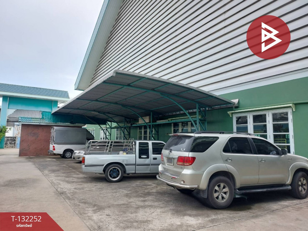 For SaleShop HouseSamut Prakan,Samrong : Commercial building for sale, 6 floors and warehouse, area 2 rai 85 sq m, Phra Pradaeng, Samut Prakan.