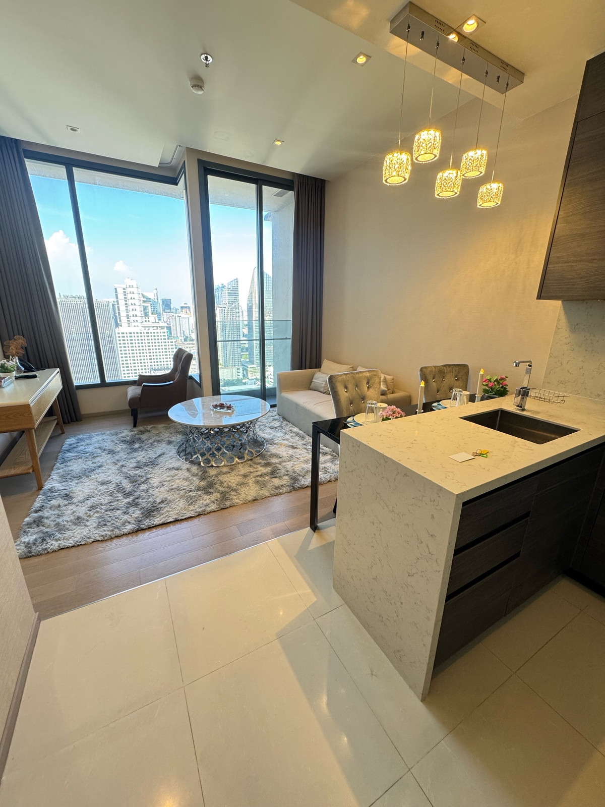 ให้เช่าคอนโดสุขุมวิท อโศก ทองหล่อ : The Esse Asoke 1 Bedroom 1 Bathroom 45 Sqm. Best Price!!