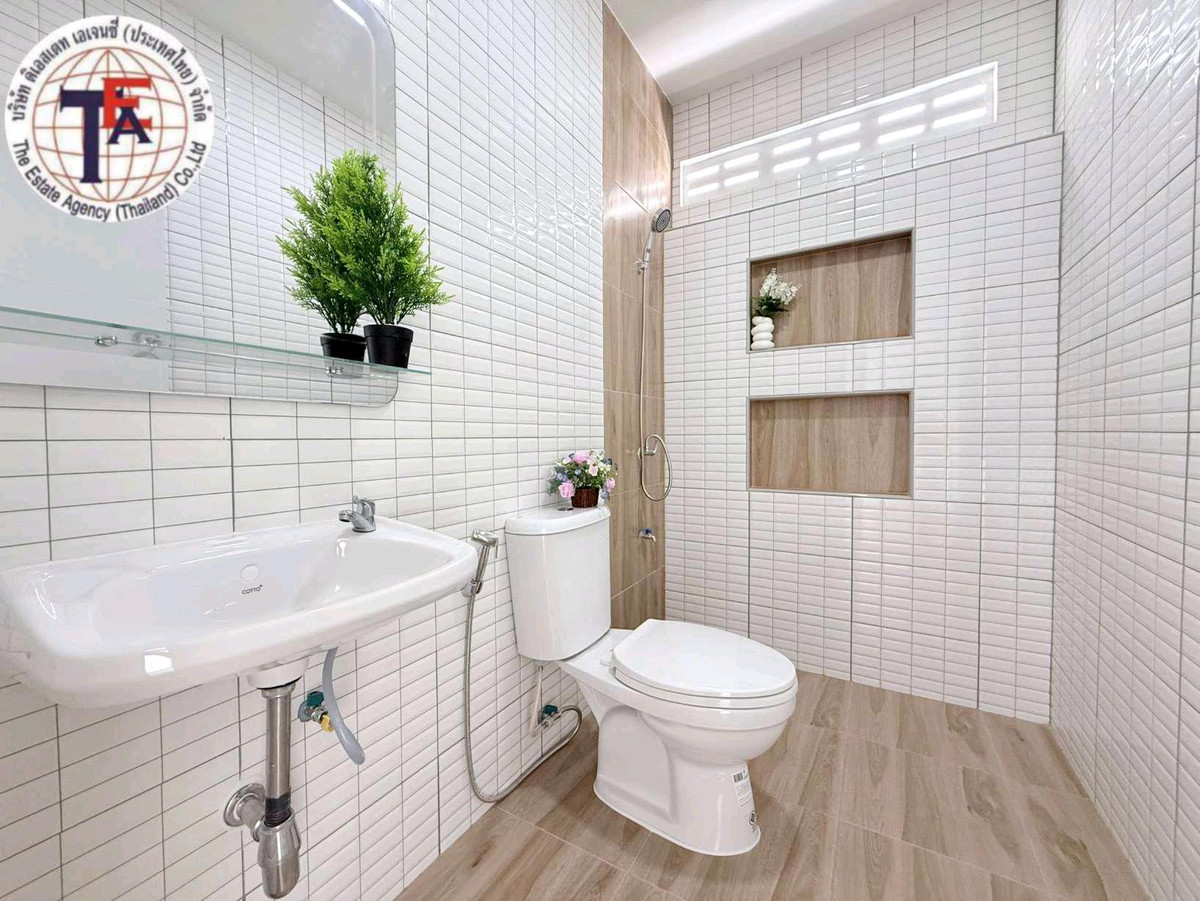 ขายทาวน์โฮมมีนบุรี-ร่มเกล้า : ขายทาวน์เฮ้าส์ 2 ชั้น หมู่บ้านเหมชาติ หลังมุม มิตรไมตรี ซอยวังอับดุลเลาะห์ หนองจอก โรงเรียนฝึกอาชีพกรุงเทพฯ  สำนักงานเขตหนองจอก โรงเรียน คาทอลิกสอนศาสนา  โรงพยาบาลเวชการุณรัศมิ์