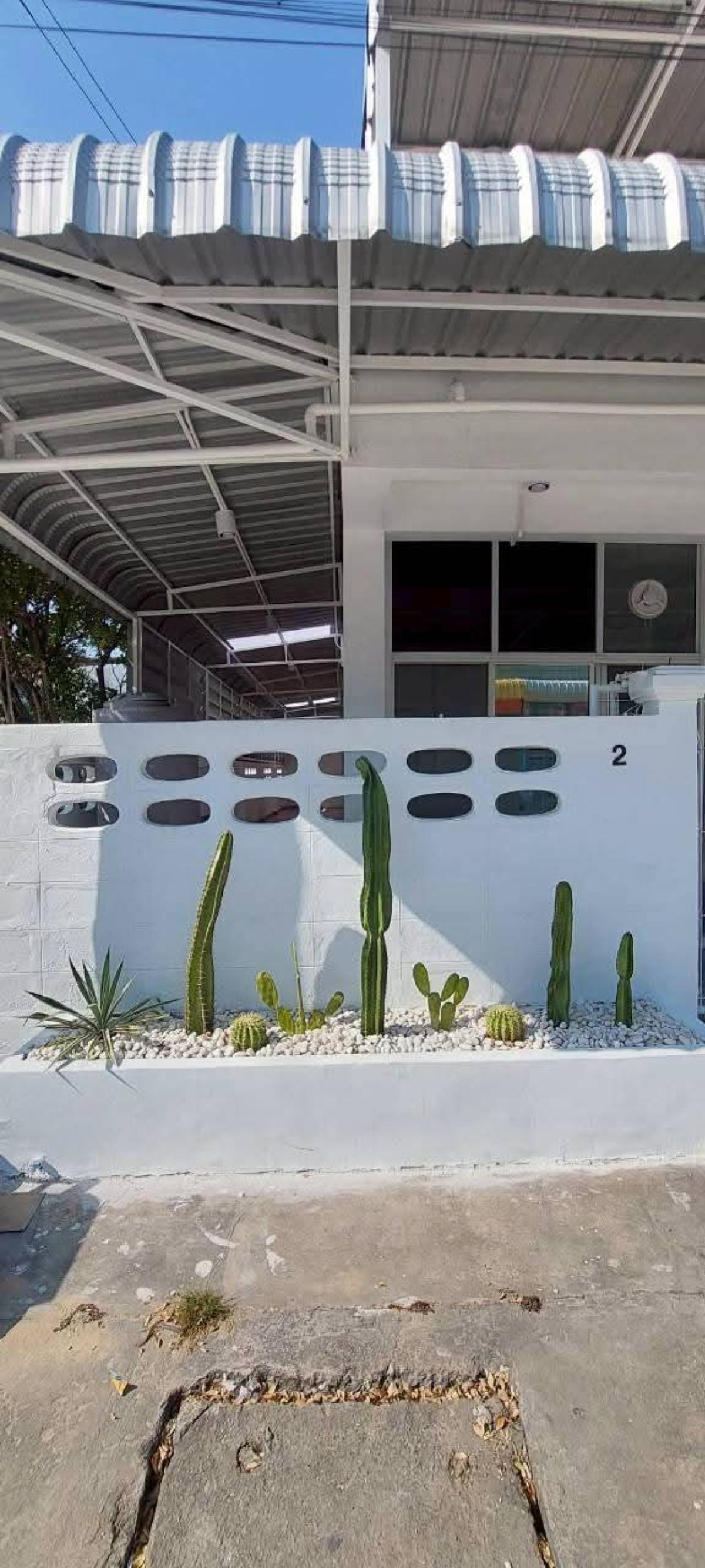 ขายทาวน์โฮมพุทธมณฑล ศาลายา : ขายทาวน์เฮ้าส์/ทาวน์โฮม  บ้านเจ้าพระยาวิลล่า รีโนเวทใหม่ ศาลาธรรมสพน์ เขต ทวีวัฒนา กรุงเทพ CX-145096