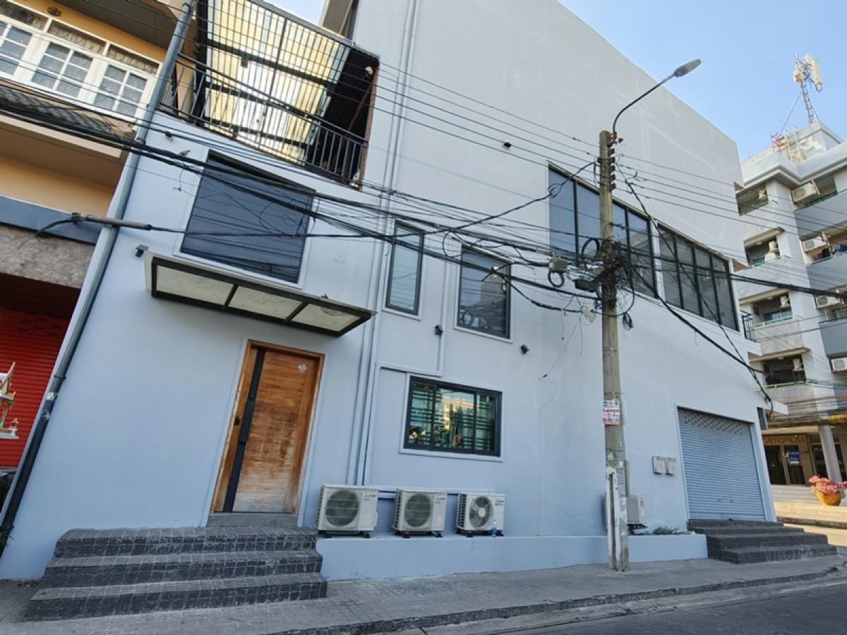 For SaleShop HouseSamut Prakan,Samrong : For Sale 3.5-story commercial building near BTS Royal Thai Navy Academy, just 100 meters  , corner unit , newly renovated , Pak Nam , Mueang Samut Prakan , Samut Prakarn , CX-144658