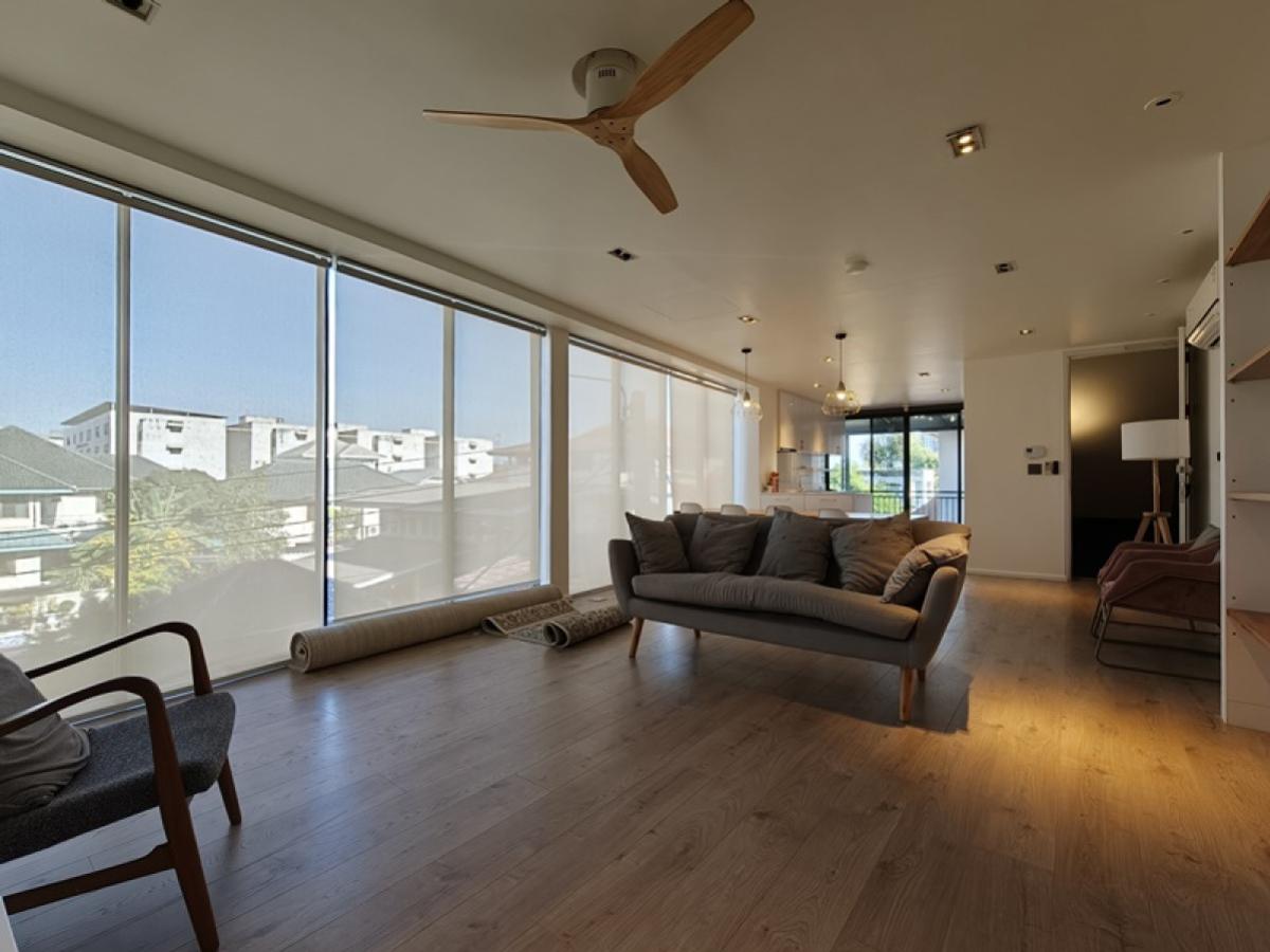 For SaleShop HouseSamut Prakan,Samrong : For Sale 3.5-story commercial building near BTS Royal Thai Navy Academy, just 100 meters  , corner unit , newly renovated , Pak Nam , Mueang Samut Prakan , Samut Prakarn , CX-144658