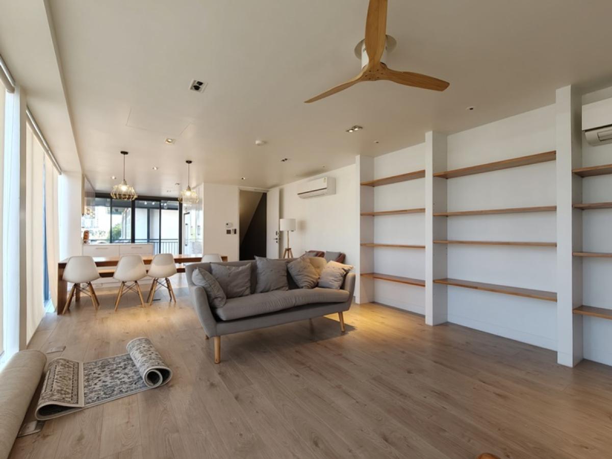 For SaleShop HouseSamut Prakan,Samrong : For Sale 3.5-story commercial building near BTS Royal Thai Navy Academy, just 100 meters  , corner unit , newly renovated , Pak Nam , Mueang Samut Prakan , Samut Prakarn , CX-144658