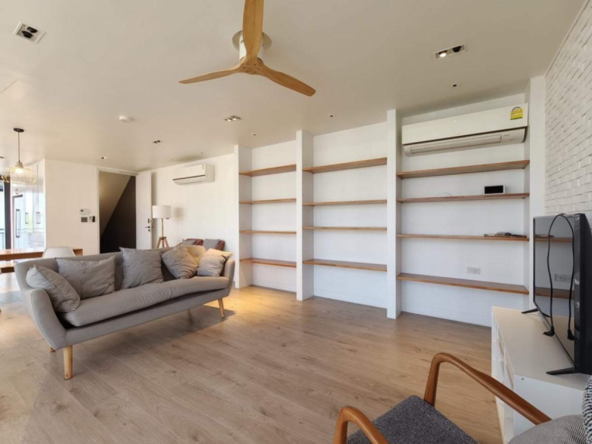 For SaleShop HouseSamut Prakan,Samrong : For Sale 3.5-story commercial building near BTS Royal Thai Navy Academy, just 100 meters  , corner unit , newly renovated , Pak Nam , Mueang Samut Prakan , Samut Prakarn , CX-144658