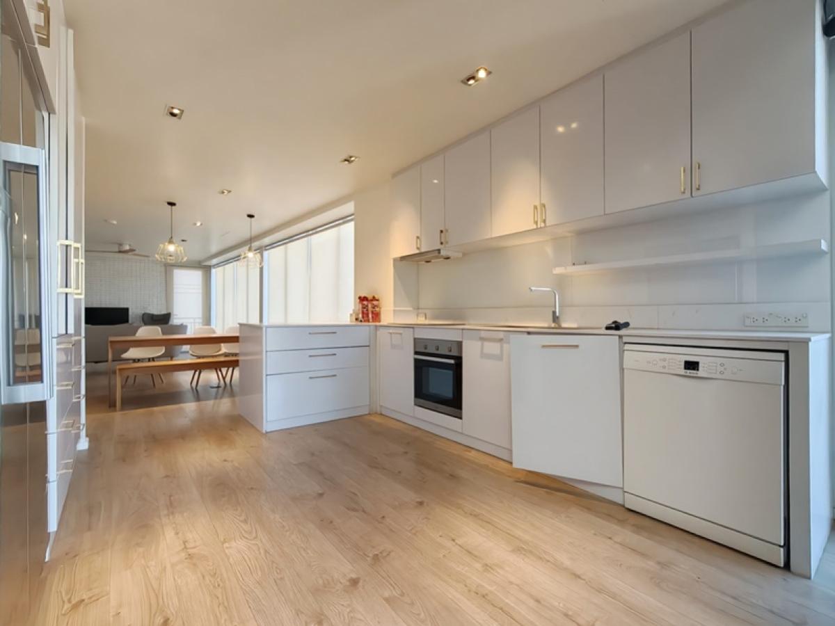 For SaleShop HouseSamut Prakan,Samrong : For Sale 3.5-story commercial building near BTS Royal Thai Navy Academy, just 100 meters  , corner unit , newly renovated , Pak Nam , Mueang Samut Prakan , Samut Prakarn , CX-144658