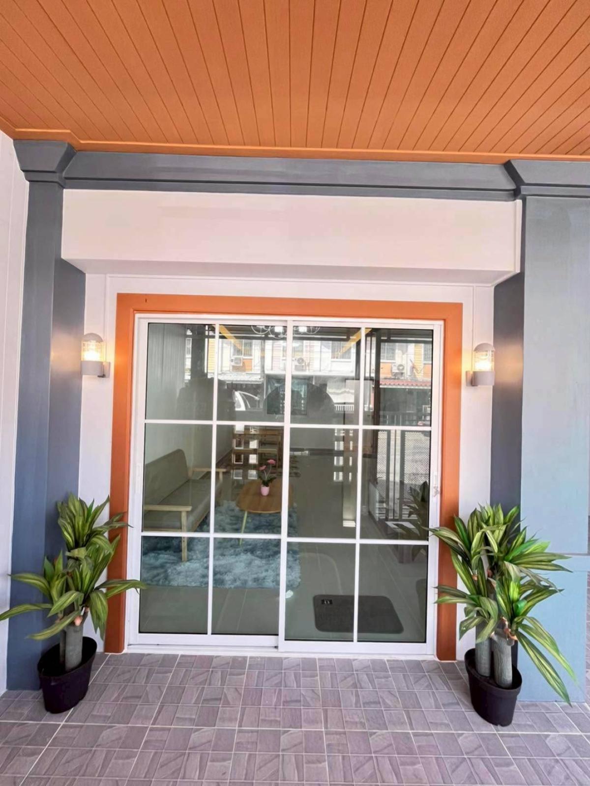 For SaleTownhomePathum Thani,Rangsit, Thammasat : For Sale Townhouse/Townhome  , Baan Pruksa 44 Rangsit - Klong 2 , newly renovated , Khlong Song , khlong Luang , Pathum Thani , CX-144517
