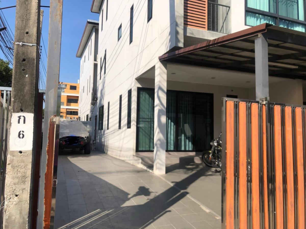 For SaleTownhomeSukhumvit, Asoke, Thonglor : For Sale 3-story townhome, corner unit, outside the project. , Khlong Toei Nuea , Watthana , Bangkok , CX-142813