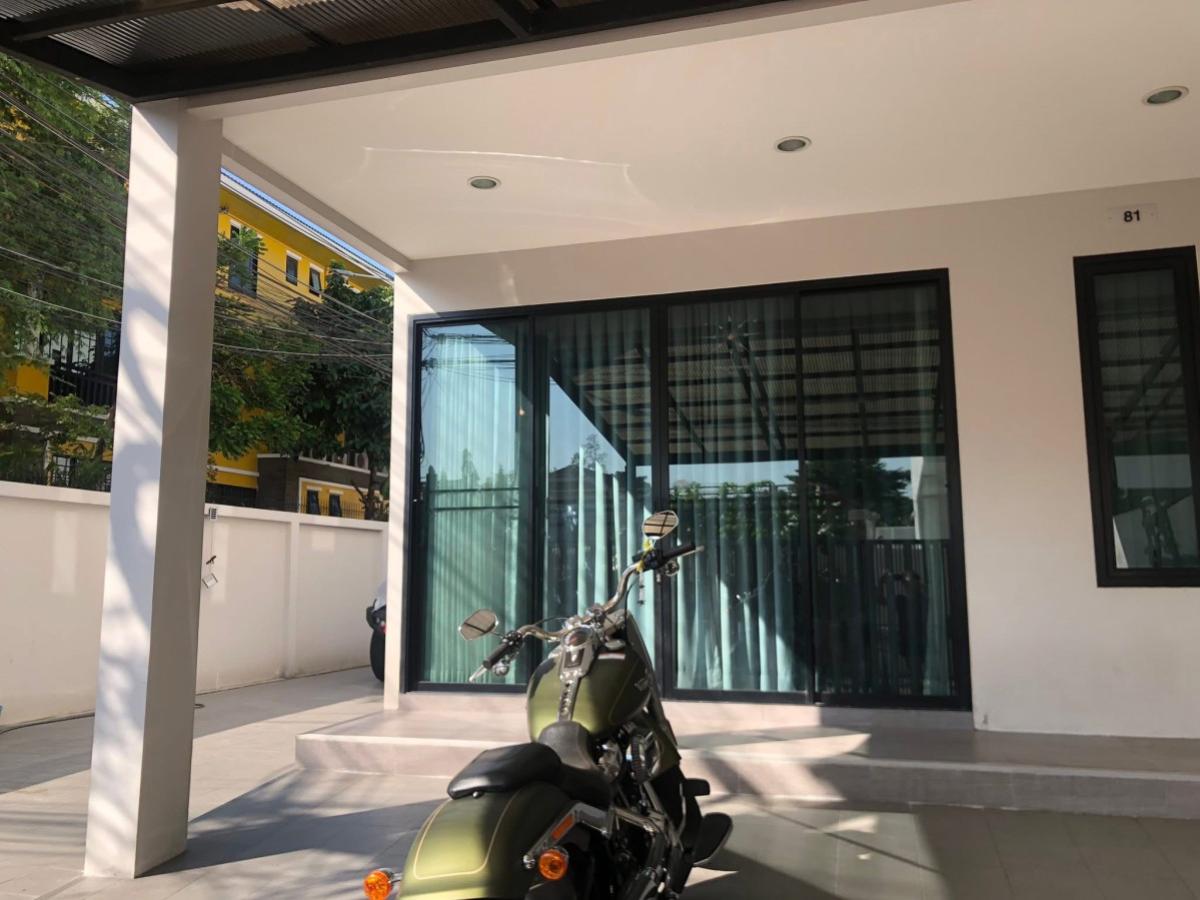 For SaleTownhomeSukhumvit, Asoke, Thonglor : For Sale 3-story townhome, corner unit, outside the project. , Khlong Toei Nuea , Watthana , Bangkok , CX-142813