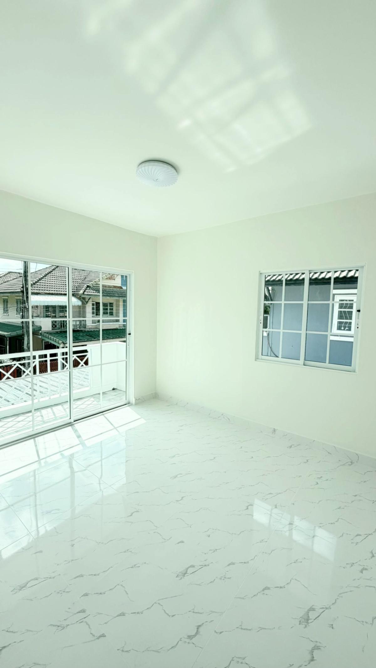 For SaleTownhomePathum Thani,Rangsit, Thammasat : For Sale Townhouse/Townhome  , Pruksa 17 Lam Luk Ka - Khlong 3 , BTS-Khu Khot , Lam Luk Ka , Lam Luk Ka , Pathum Thani , CX-144199