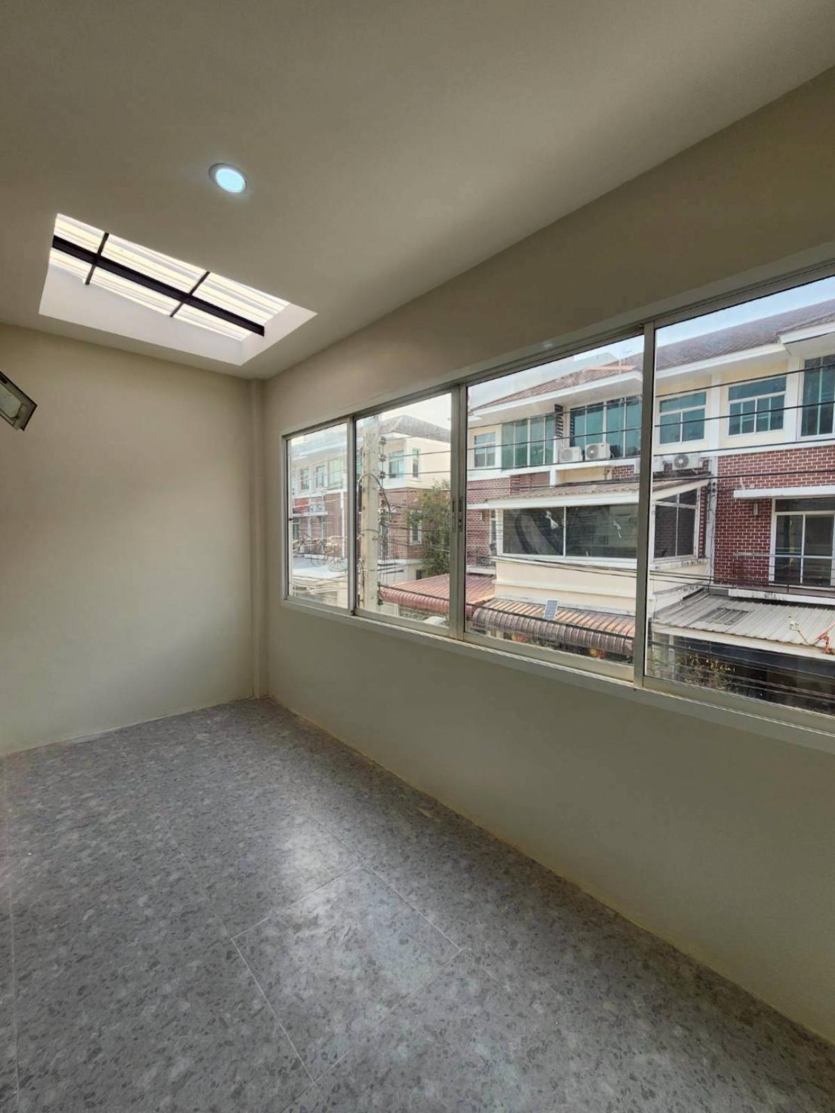 ขายทาวน์โฮมท่าพระ ตลาดพลู วุฒากาศ : ขายทาวน์เฮ้าส์/ทาวน์โฮม  เดอะ บริติช สาทร - กัลปพฤกษ์ รีโนเวทใหม่ บางหว้า เขต ภาษีเจริญ กรุงเทพ CX-143992