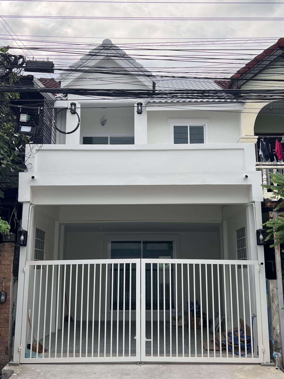 For SaleTownhomeLadprao101, Happy Land, The Mall Bang Kapi : Pimthong Village, newly renovated, Ladprao 101, central location, near the Yellow Line BTS station, Khlong Chan, Bang Kapi District, Bangkok. CX-138708