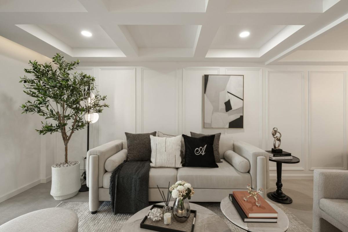 For SaleTownhomeSukhumvit, Asoke, Thonglor : For Sale Varenzia  , newly renovated , Khlong Tan Nuea , Watthana , Bangkok , CX-143842