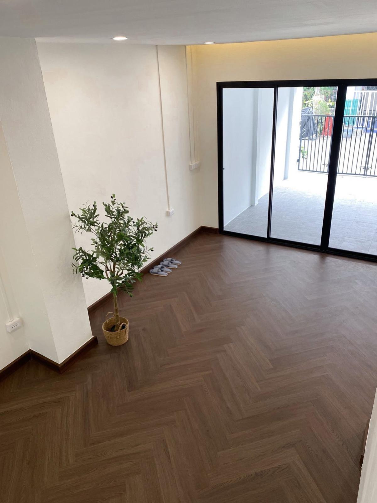 ขายทาวน์โฮมเกษตร นวมินทร์ ลาดปลาเค้า : ขายทาวน์เฮ้าส์ หมู่บ้านราณี 3 ซอย นวมินทร์ 135 แยก 2-3 รีโนเวทใหม่ นวลจันทร์ เขต บึงกุ่ม กรุงเทพ CX-143883