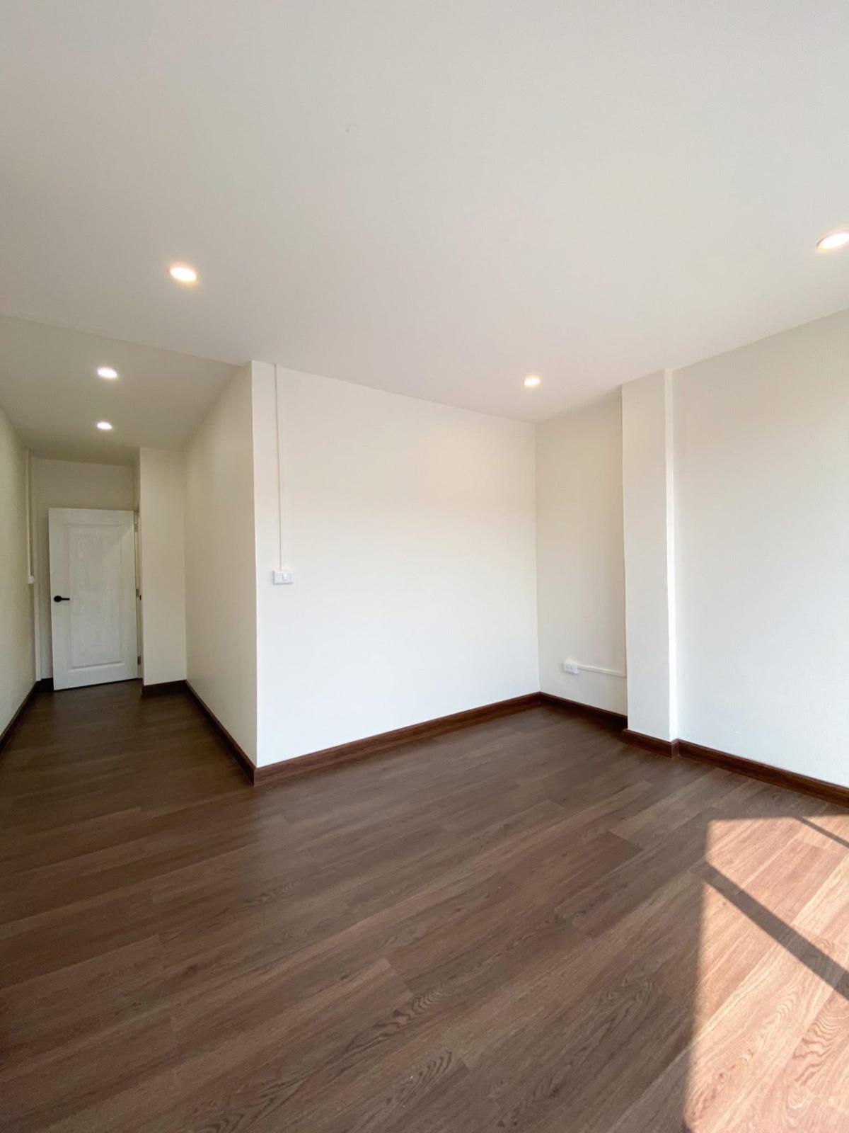 ขายทาวน์โฮมเกษตร นวมินทร์ ลาดปลาเค้า : ขายทาวน์เฮ้าส์ หมู่บ้านราณี 3 ซอย นวมินทร์ 135 แยก 2-3 รีโนเวทใหม่ นวลจันทร์ เขต บึงกุ่ม กรุงเทพ CX-143883