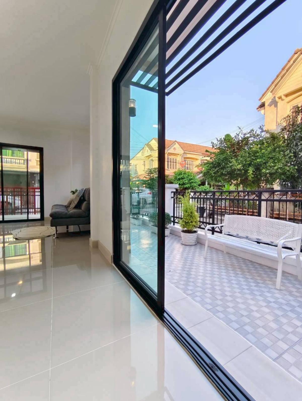 ขายทาวน์โฮมนนทบุรี บางใหญ่ บางบัวทอง : ขายทาวน์เฮ้าส์/ทาวน์โฮม  บุศรินทร์ วงแหวน-รัตนาธิเบศร์ รีโนเวทใหม่ พิมลราช บางบัวทอง นนทบุรี CX-145017