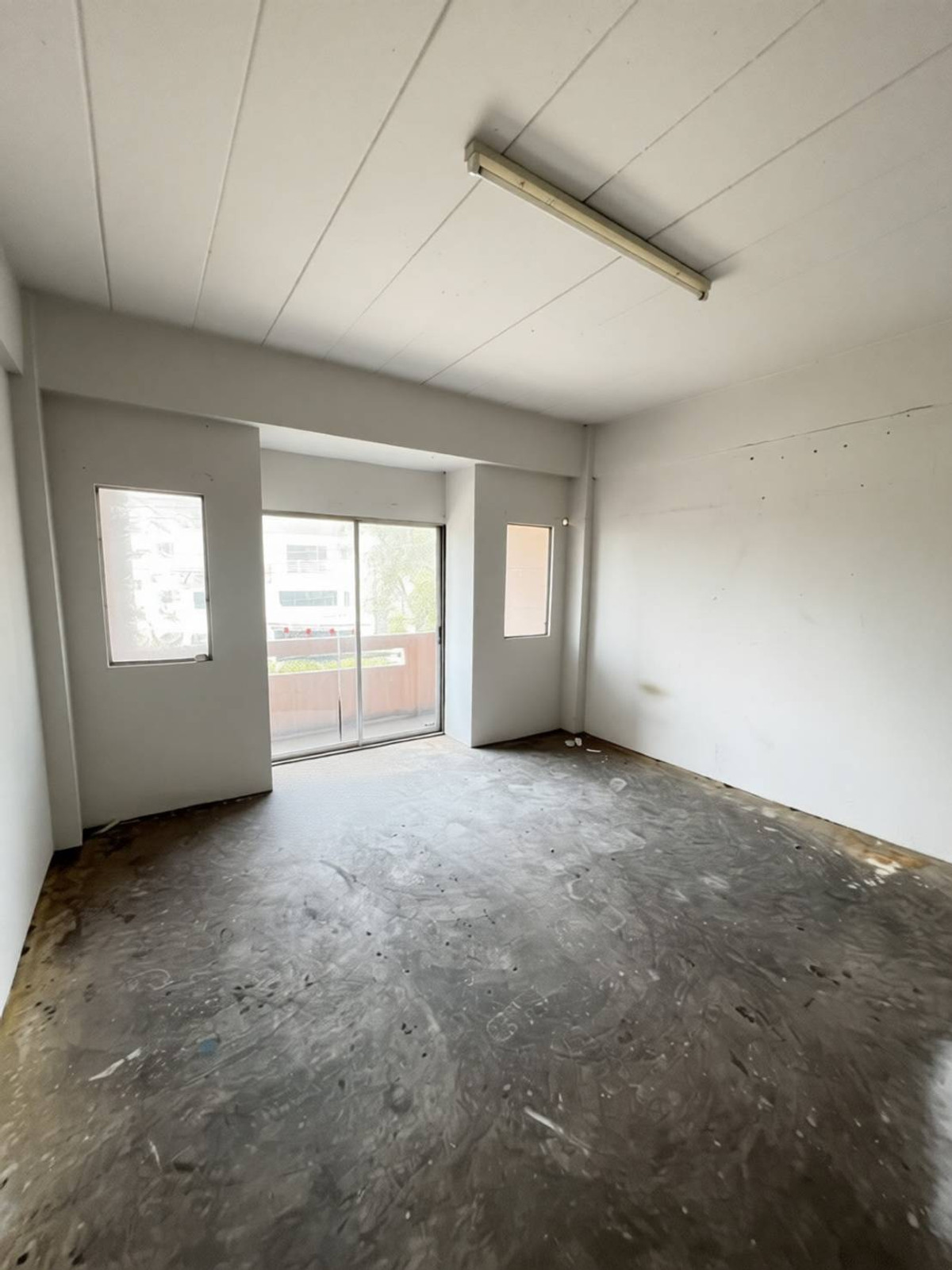 For RentShop HouseChaengwatana, Muangthong : Commercial building for rent near Lotus Tiwanon (Pak Kret), just 2 minutes.