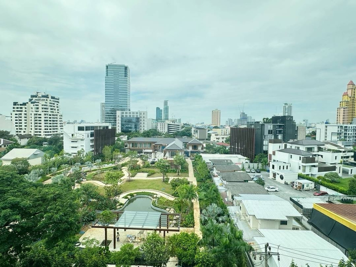 For RentCondoAri,Anusaowaree : Condo for rent, location Phahonyothin 4 (North side), Ari area, corner room, good location, doesnt block the view, fully furnished.