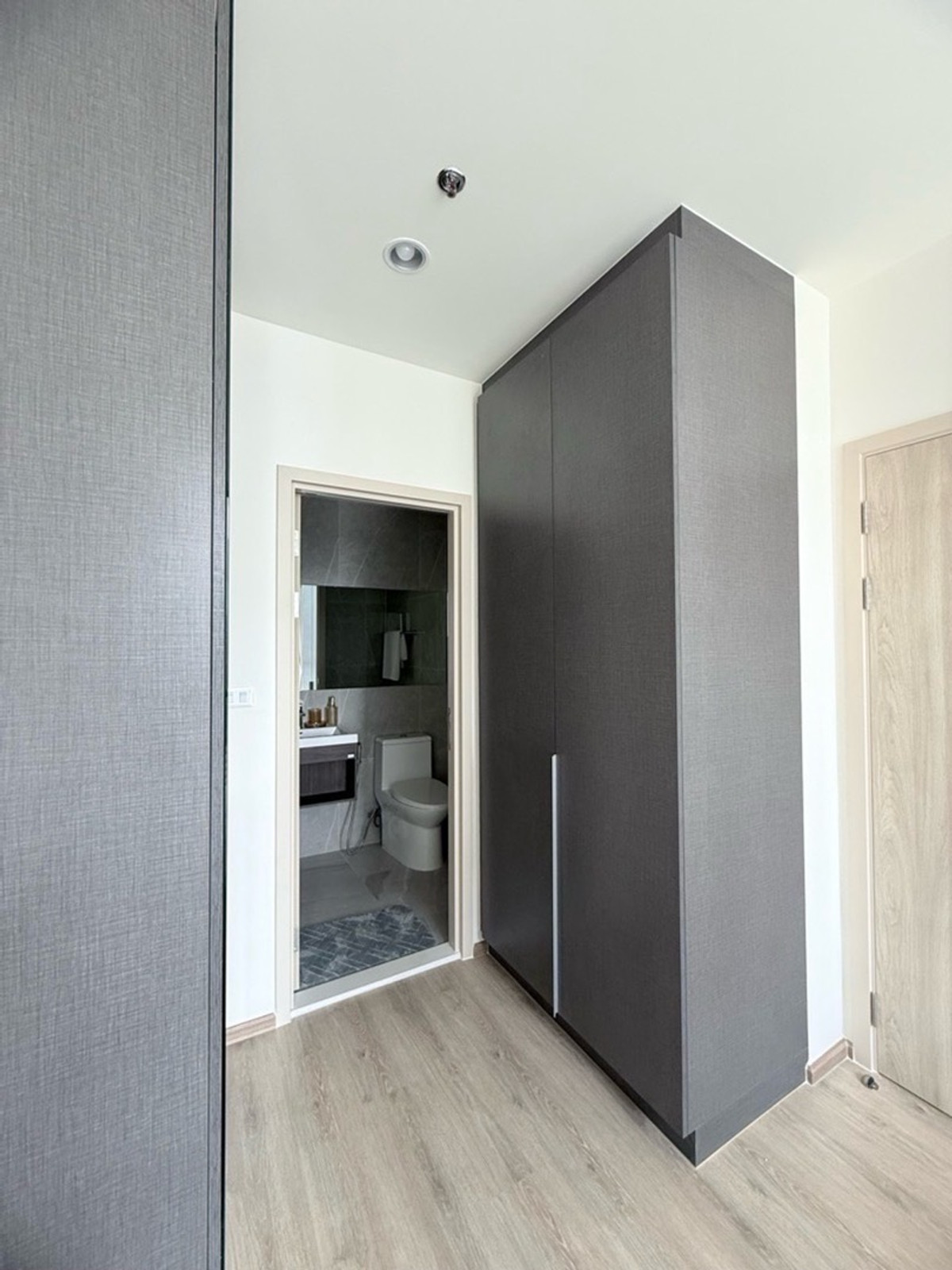 ให้เช่าคอนโดพระราม 9 เพชรบุรีตัดใหม่ RCA : 🏢 Nue District R9 👫✨ คอนโดใหม่ย่านพระราม 9 | 🚆 ใกล้ MRT เดินง่าย | 🌿 ส่วนกลางอลังการ ห้องตีกอล์ฟ • สปา • Pilates ไลฟ์สไตล์จัดเต็ม