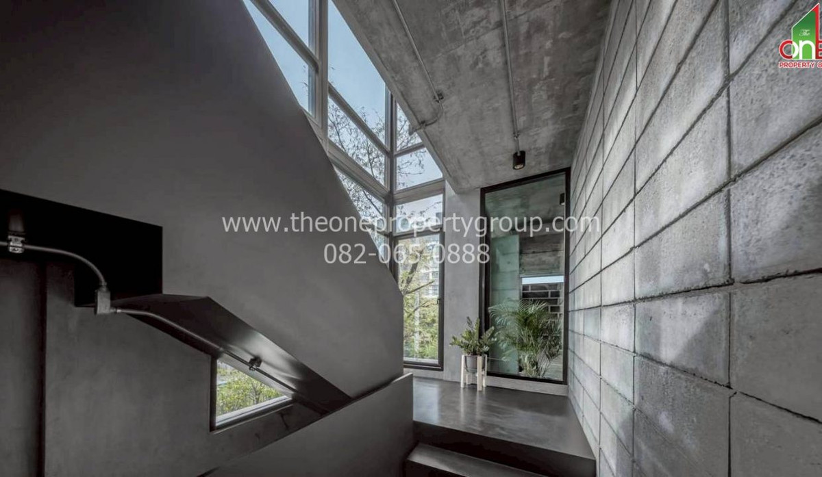 For SaleHome OfficeSapankwai,Jatujak : Office building, 3 floors, 82 sq m., modern, premium Brutal Loft style, Soi Lat Phrao 23, near MRT, Lat Phrao Road, Chandrakasem Subdistrict, Chatuchak District, Bangkok.