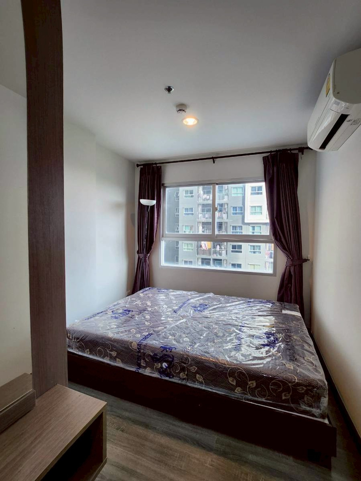 For RentCondoSamut Prakan,Samrong : *For Rent* The Trust Erawan 1Br, closed to BTS Erawan, fully furnished.