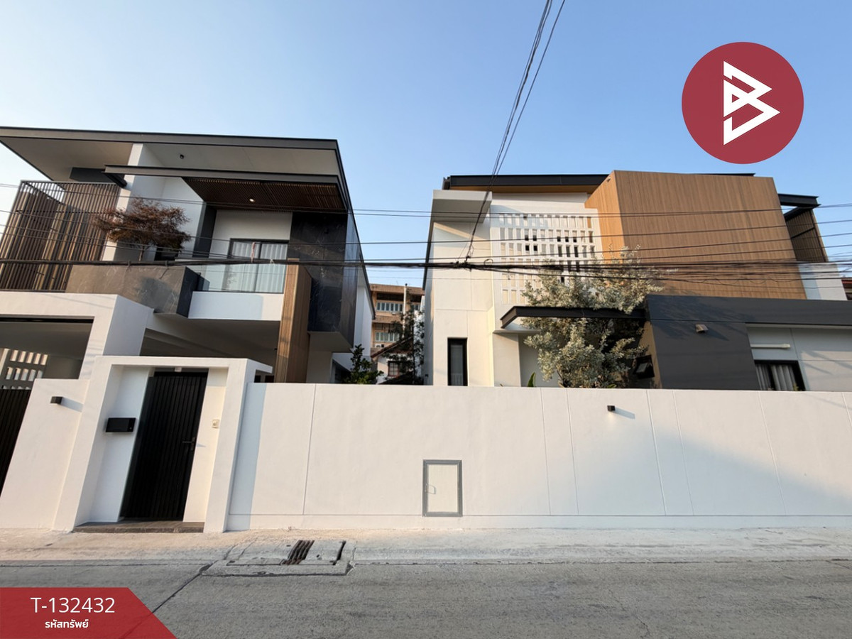 ขายบ้านอ่อนนุช อุดมสุข : ขายบ้านเดี่ยว 2 หลัง เนื้อที่รวม 100 ตารางวา ซอยสุขุมวิท 101 กรุงเทพฯ หลังมุม