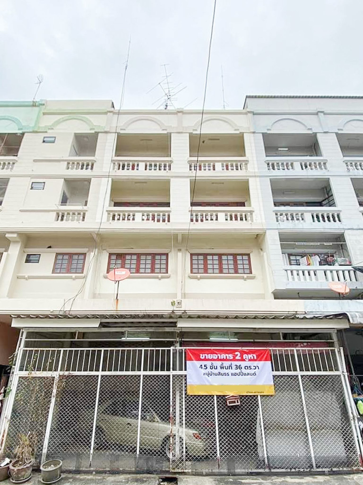 For SaleShop HouseLadprao101, Happy Land, The Mall Bang Kapi : CS137  📍Resale - Profitable from purchase! 4.5-story commercial building, 2 units, Sinthorn Happyland Village, only 6.1 million baht. Best value in the project!