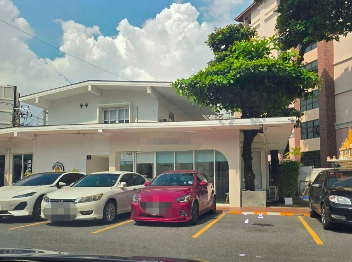 เซ้งร้านค้า/ตลาดนัดสะพานควาย จตุจักร : เซ้งคลินิกความงาม ใกล้ MRT ลาดพร้าว เพียง 200 ม. ในโครงการ 15Avenue สภาพใหม่มาก