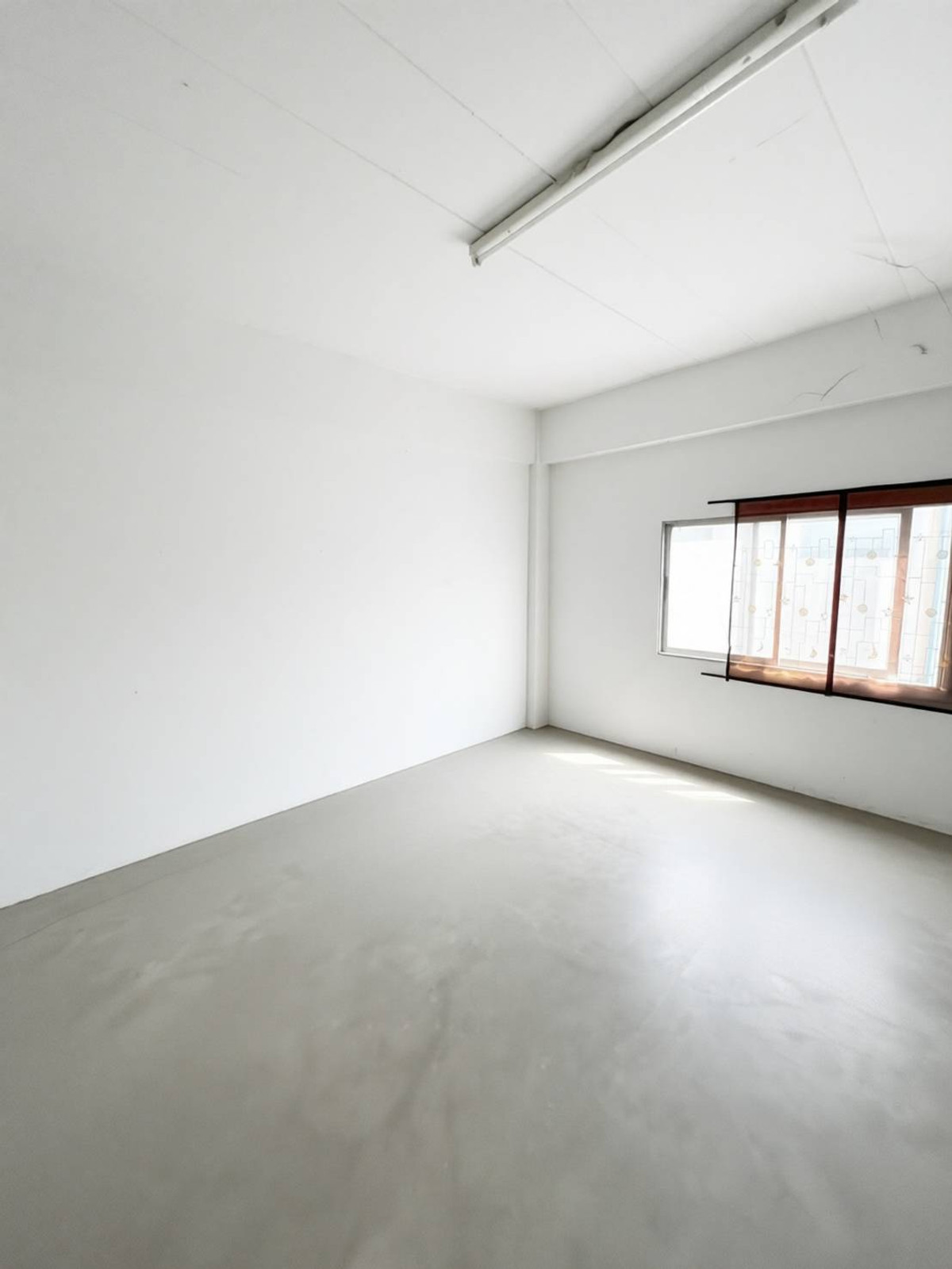 For RentShop HouseChaengwatana, Muangthong : Commercial building for rent near Lotus Tiwanon (Pak Kret), just 2 minutes.