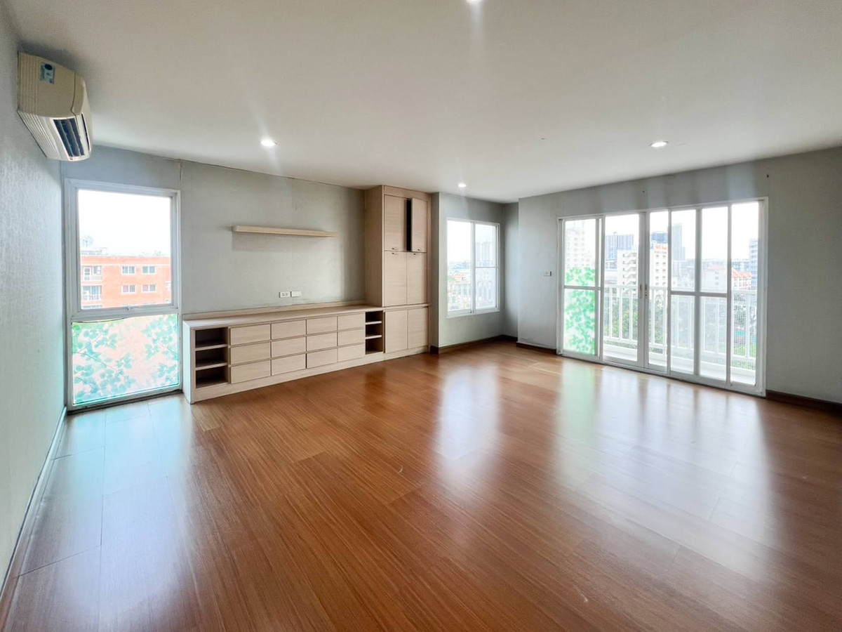 ขายคอนโดพัฒนาการ ศรีนครินทร์ : CS135  🔥ขายด่วน คอนโด เลอ เซ แลส พระราม 9-ศรีนครินทร์ 3.99 ล้าน ถูกสุดในโครงการ คอนโดเลี้ยงสัตว์ได้ ห้องหัวมุม ทิศใต้ ลมพัดเย็นสบาย ทำเลดีเดินทางสะดวก ติดรถไฟฟ้าสายสีเหลืองสถานีศรีกรีฑา