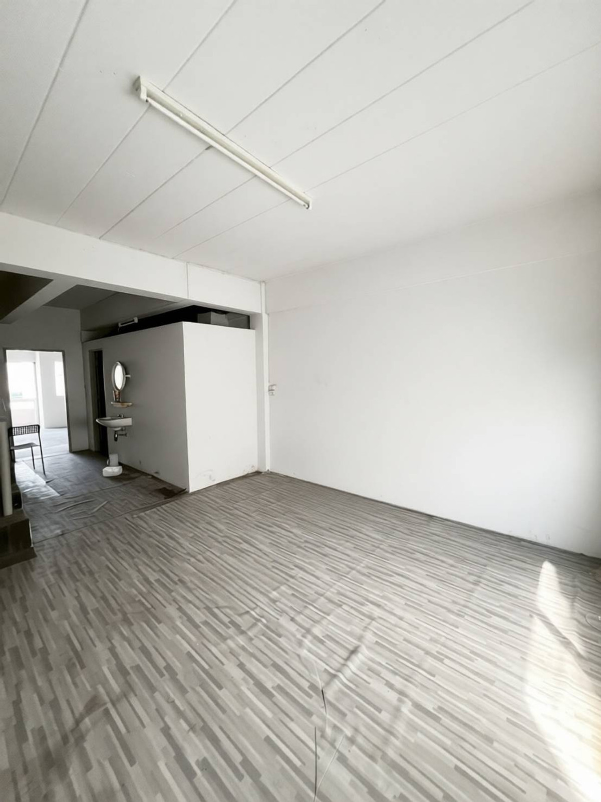 For RentShop HouseChaengwatana, Muangthong : Commercial building for rent near Lotus Tiwanon (Pak Kret), just 2 minutes.