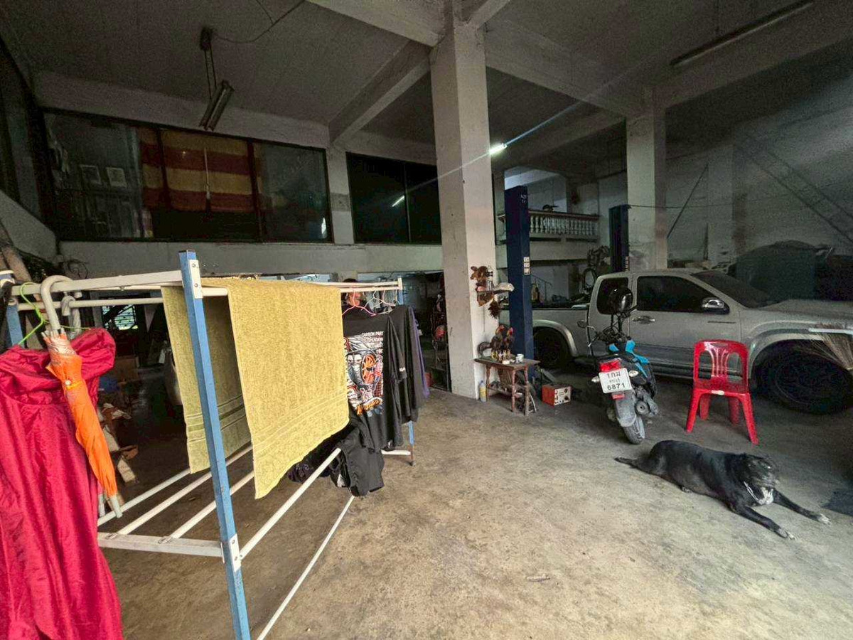 For SaleShop HouseSaraburi : 95254 - Commercial building for sale, 4 units, 3 and a half floors, 7 bedrooms, 7 bathrooms, land size 90 sq m, next to the main road, suitable for business and residence.