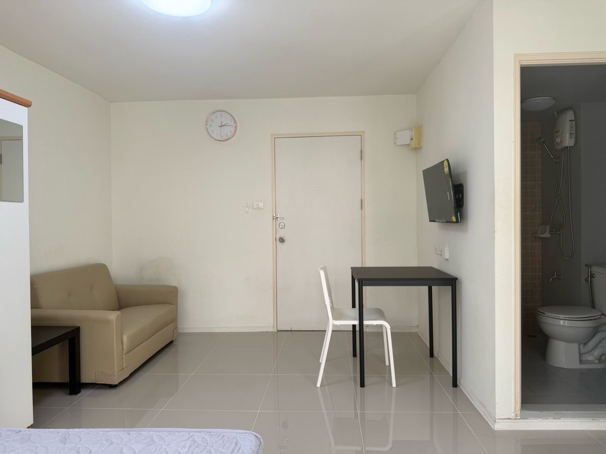 ให้เช่าคอนโดปทุมธานี รังสิต ธรรมศาสตร์ : ห้องสวยปูกระเบื้อง เฟอร์ใหม่ครบ ราคาสบายประเป๋า