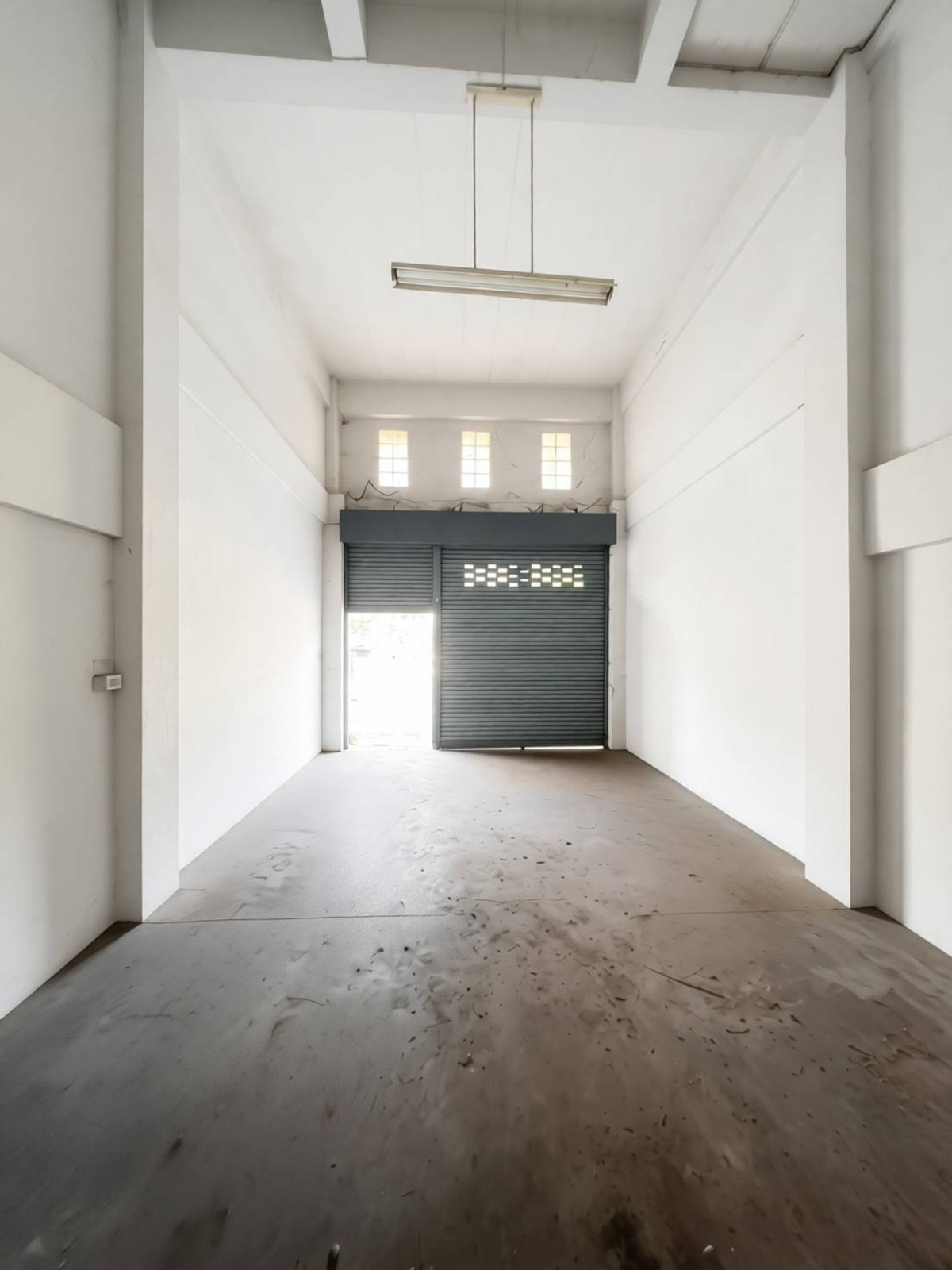 For RentShop HouseChaengwatana, Muangthong : Commercial building for rent near Lotus Tiwanon (Pak Kret), just 2 minutes.