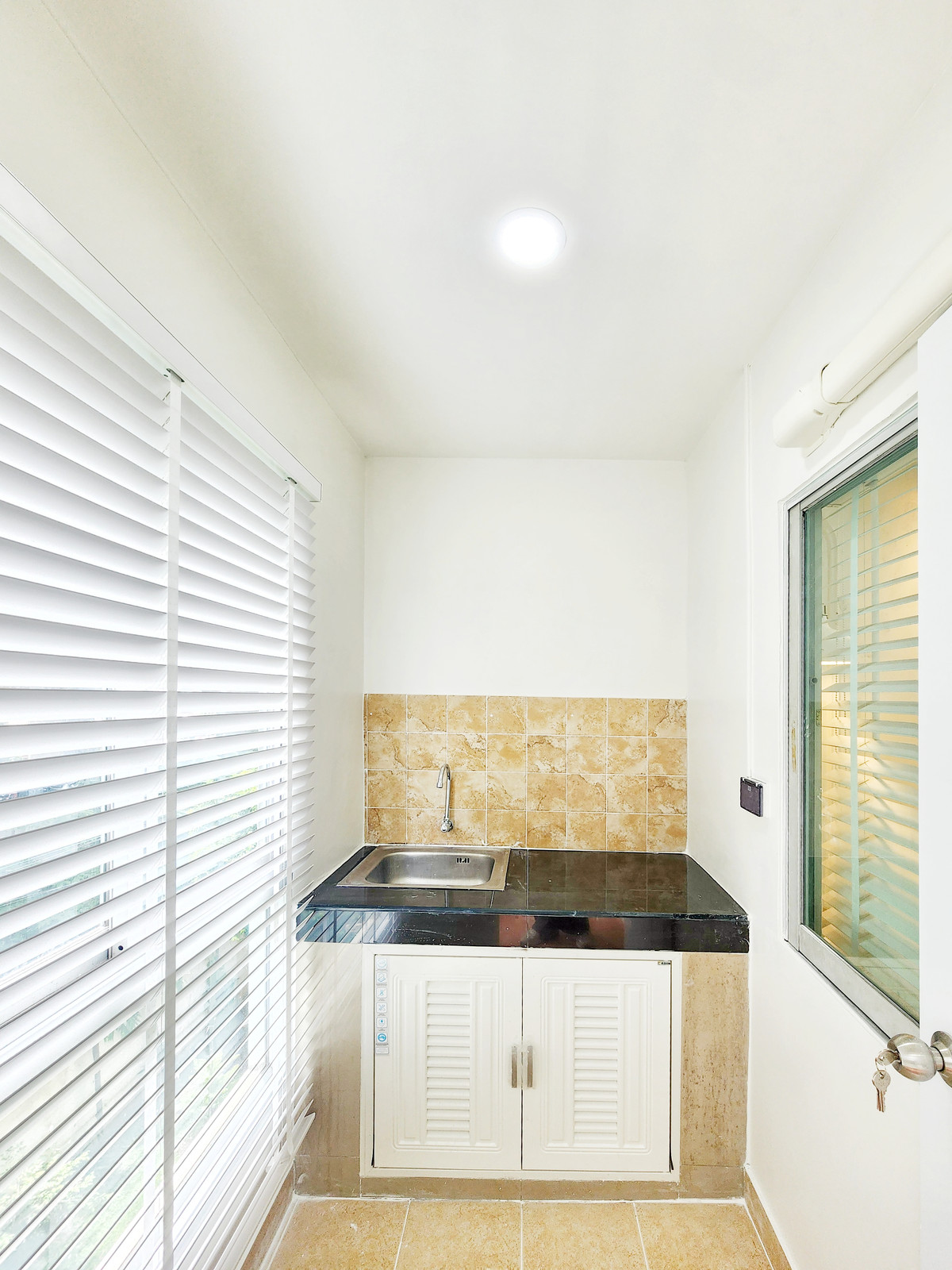 For SaleCondoBang Sue, Wong Sawang, Tao Pun : Condo in Prachachuen zone Spacious room priced in the early millions, can be rented for 7,500 baht, yield 7% / year, spacious room, separate kitchen, can enter and exit by many routes.