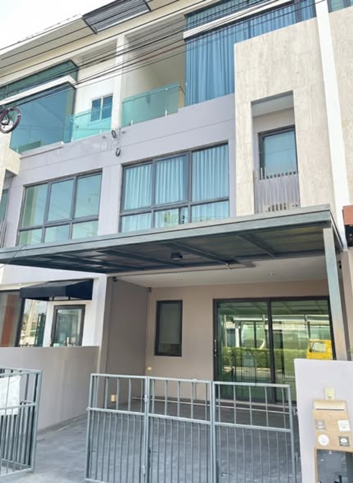 ให้เช่าทาวน์โฮมแจ้งวัฒนะ เมืองทอง : ให้เช่า Home Office 3 ชั้น ทำเลธุรกิจ ติดศูนย์ราชการแจ้งวัฒนะ โครงการ Corazon ประชาชื่น