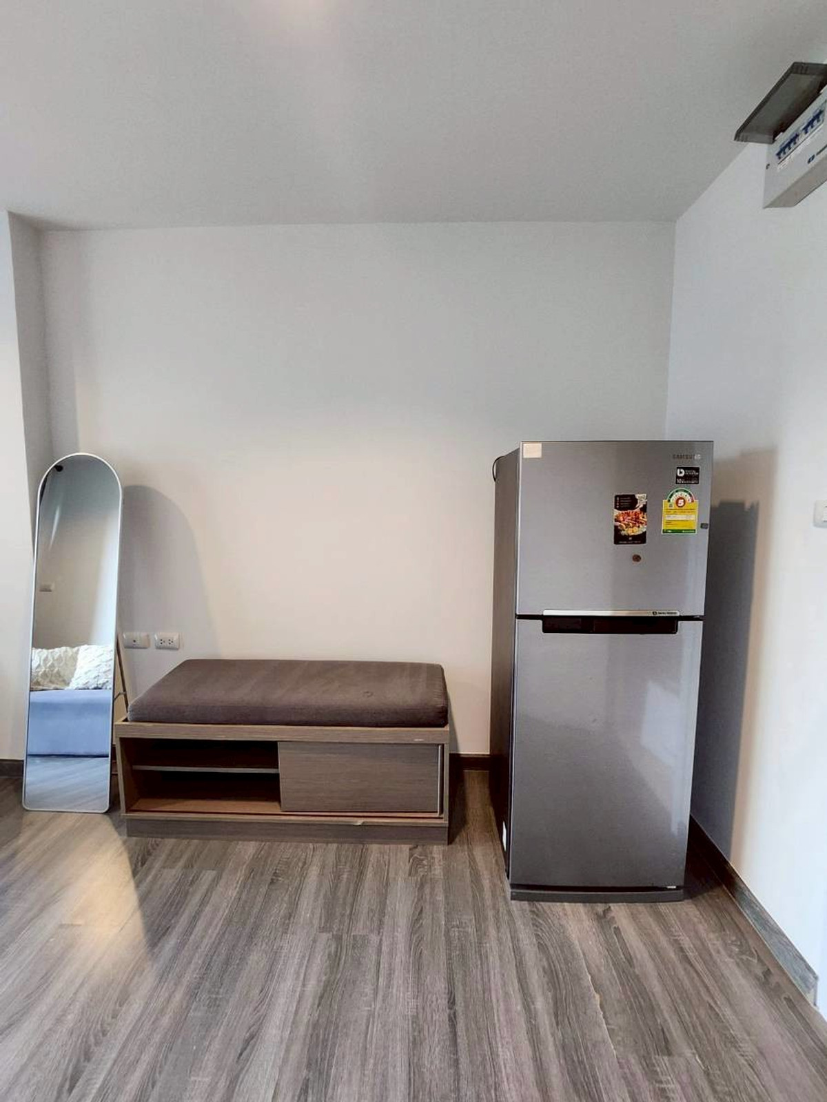 For RentCondoSamut Prakan,Samrong : *For Rent* The Trust Erawan 1Br, closed to BTS Erawan, fully furnished.