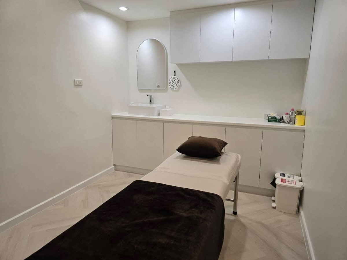 เซ้งร้านค้า/ตลาดนัดสะพานควาย จตุจักร : เซ้งคลินิกความงาม ใกล้ MRT ลาดพร้าว เพียง 200 ม. ในโครงการ 15Avenue สภาพใหม่มาก