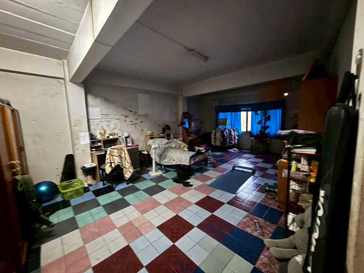 For SaleShop HouseSaraburi : 95254 - Commercial building for sale, 4 units, 3 and a half floors, 7 bedrooms, 7 bathrooms, land size 90 sq m, next to the main road, suitable for business and residence.