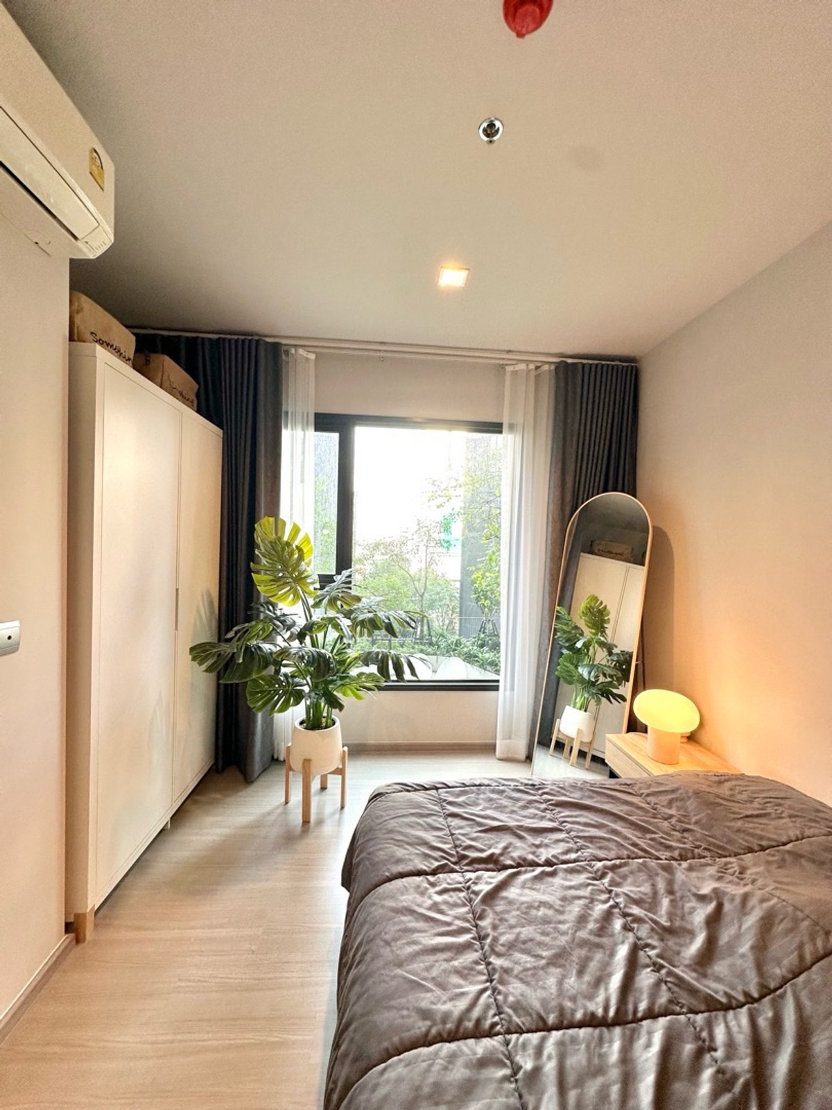 ขายคอนโดพระราม 9 เพชรบุรีตัดใหม่ RCA : Life Asoke-Rama 9 ไลฟ์ อโศก พระราม 9 วิวสวนสวย ราคาดีมาก 4.3 ลบ ห้องใหม่แทบไม่เคยอยู่