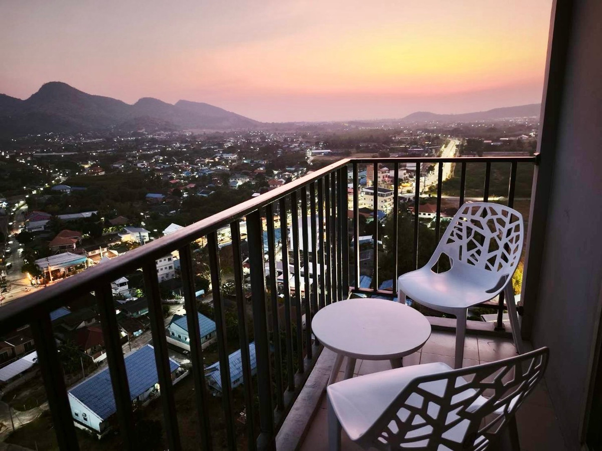 ให้เช่าคอนโดหัวหิน ประจวบคีรีขันธ์ : ให้เช่า คอนโดบ้านเคียงฟ้า หัวหิน วิวทะเลและภูเขา ห้องมุมชั้น 19 วิวเปิดกว้าง เห็นทั้งทะเลและภูเขา ครัวครบ เฟอร์ครบ พร้อมเข้าอยู่ทันที